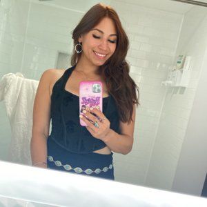 Meet your Posher, Clarissa